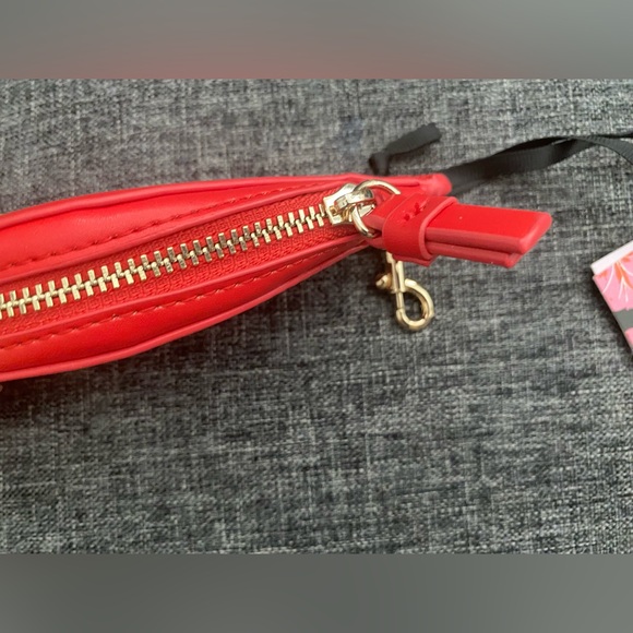 DVF For Target Red Lips Coin Pouch/Bag Charm - NWT - Picture 2 of 3